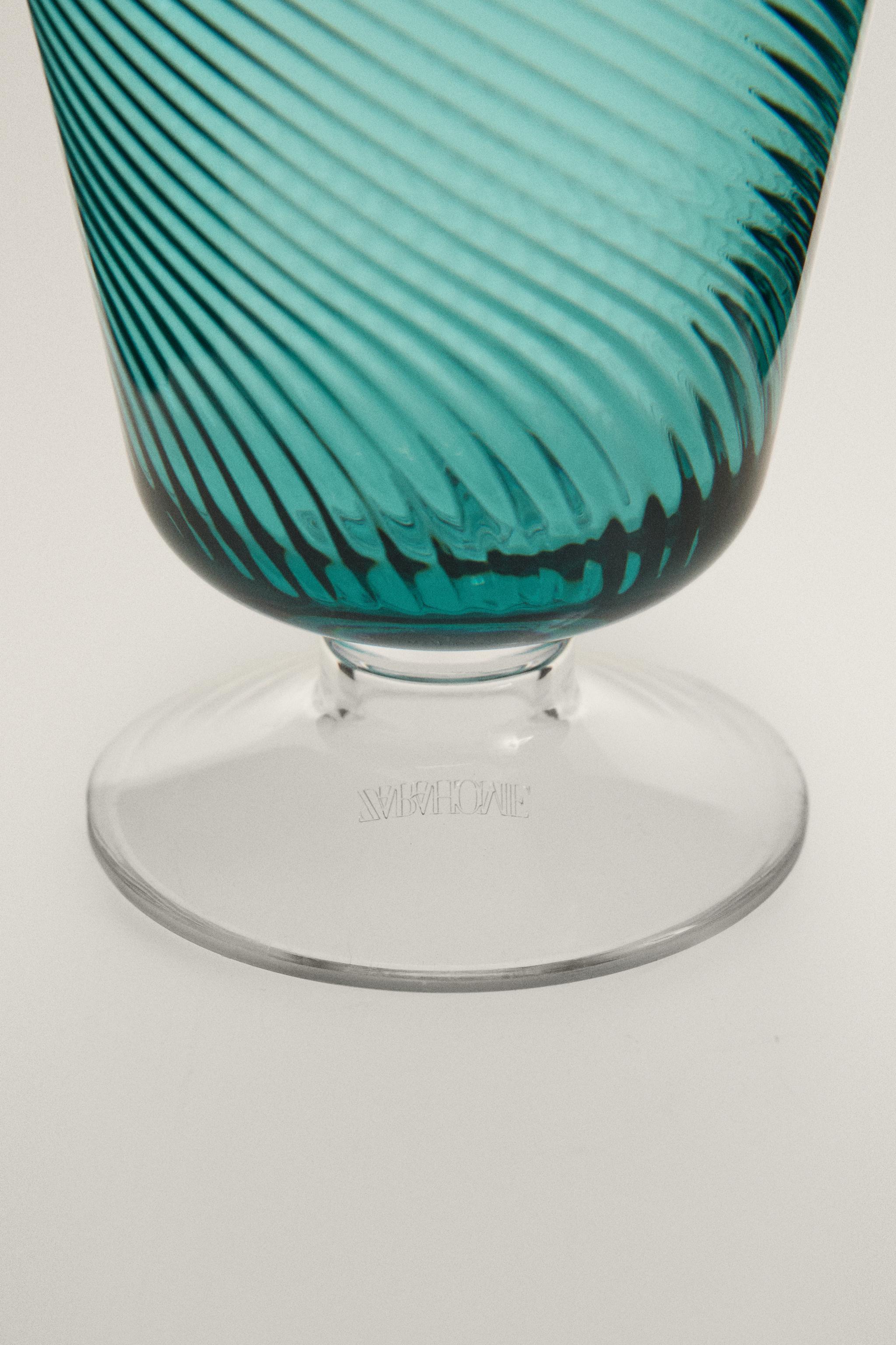 ACRYLIC GLASS WITH LINES